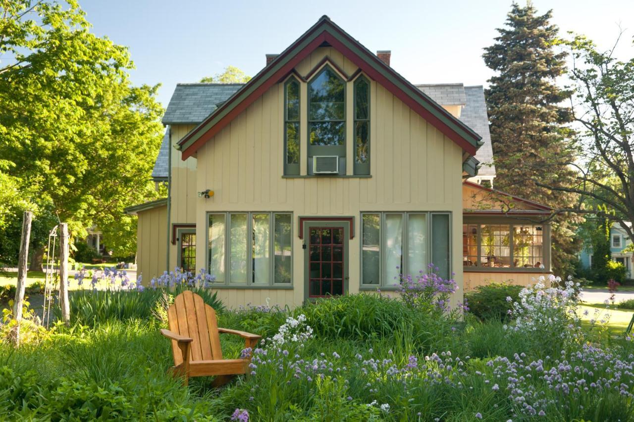 Gothic Eves Inn And Spa Bed And Breakfast Trumansburg Exterior foto